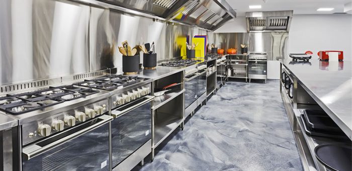 Peralatan Kitchen Restoran dan Fungsinya