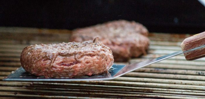 Peralatan Masak Terbaik untuk Memasak Burger